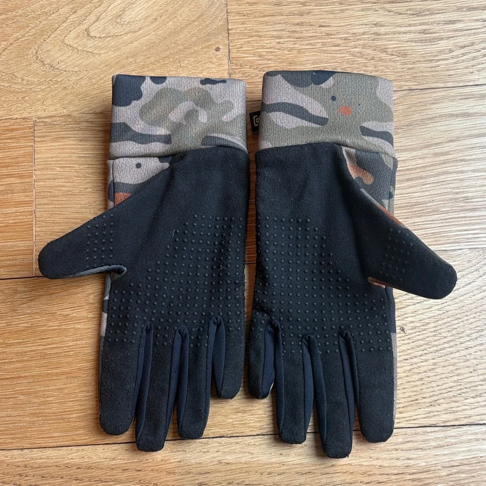 Burton Kids Camo Gloves in Brown and Green